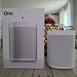 Sonos One Gen 2 Smart WiFi Speaker - White - Model S18 - In Excellent Condition